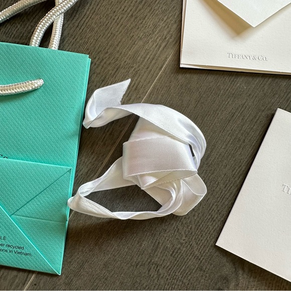 Authentic Tiffany small gift bag, box, ribbon & cards - Picture 5 of 15